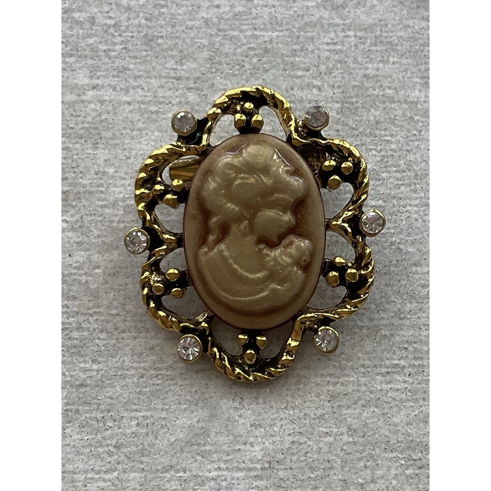 vintage-style gold-tone cameo brooch Filigree Vintage Estate Jewelry